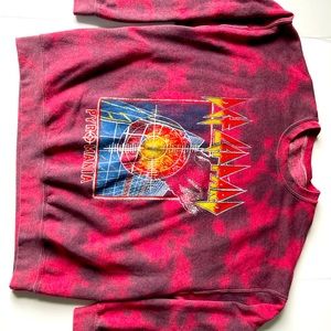 UO EXCLUSIVE Def Leopard Oversized Crewneck